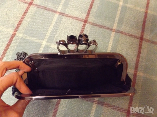 Дамска чанта Alexander McQueen кожена чантичка, снимка 5 - Чанти - 53625567