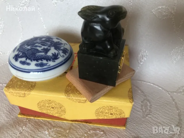 Китайски нефритен печат с името Петър и годината на Заека, комплект с мастило и подложка, в кутия, снимка 8 - Други ценни предмети - 47393530