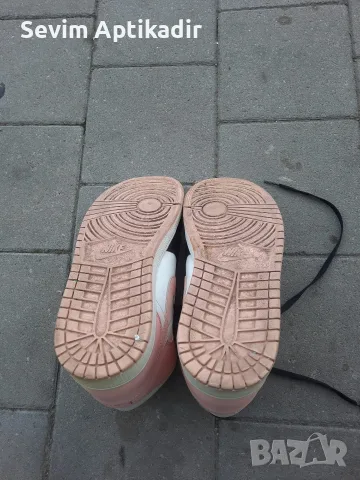 Оргинални маратонки Nike Air Jordan 1 Mid, снимка 4 - Маратонки - 56137955