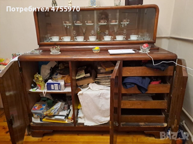 Бюфет, доста тежък и запазен 