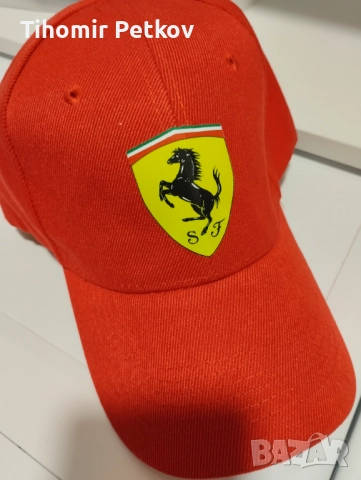 червена шапка Ферари Scuderia Ferrari