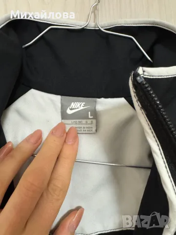 Спортно яке Nike , снимка 3 - Спортни екипи - 50241341