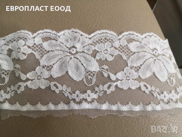 Дантела Бяла 8 см, снимка 2 - Платове и дамаски - 33930683