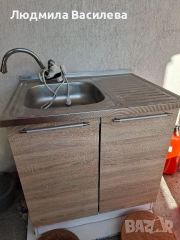Кухненски шкаф с мивка и проточен бойлер