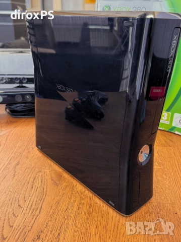 Xbox 360 Slim 250GB + Kinect | Перфектно състояние, снимка 2 - Xbox конзоли - 52727400