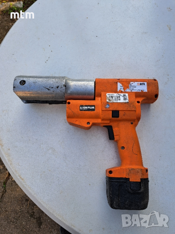 акумулаторна хидравлична преса