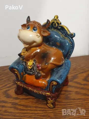 Статуетка на "Бик седнал на трон"