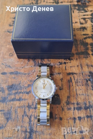 часовник Q&Q позлатен и сребрист аналогов кварцов с каишка от неръждаема стомана в кутия, снимка 3 - Други - 53707924