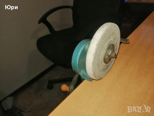 Продавам малък ръчен настолен шмиргел, снимка 4 - Други инструменти - 50750734