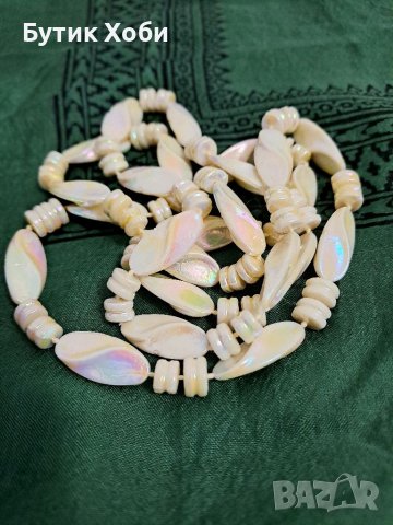 Стар пластмасов гердан в седефено, снимка 1
