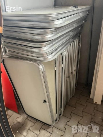 Оригинални странични алуминиеви врати за Кемпер и Караван (чисто нови)