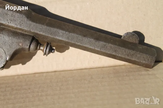 Стар револвер, снимка 4 - Антикварни и старинни предмети - 47511496