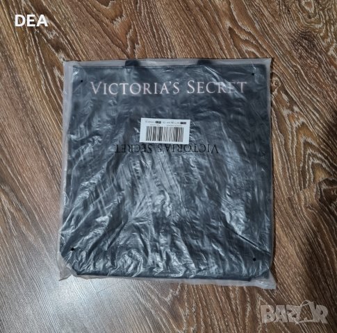 Черна чанта с ресни Victoria's secret-95лв.НОВА, снимка 3 - Чанти - 41777173