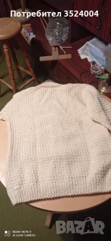 Продавам чисто нова плетена жилетка .Ръчно Плетево