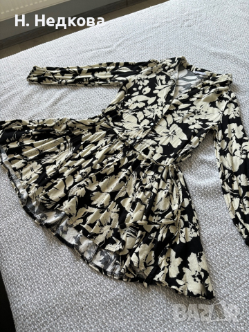 Рокля на Stradivarius, снимка 1