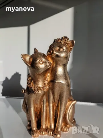 Котки, артистична статуетка в златисто, снимка 2 - Статуетки - 49441064