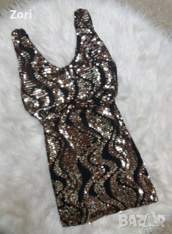 ВПЕЧАТЛЯВАЩА черна мини парти рокля цялата в златисти пайети