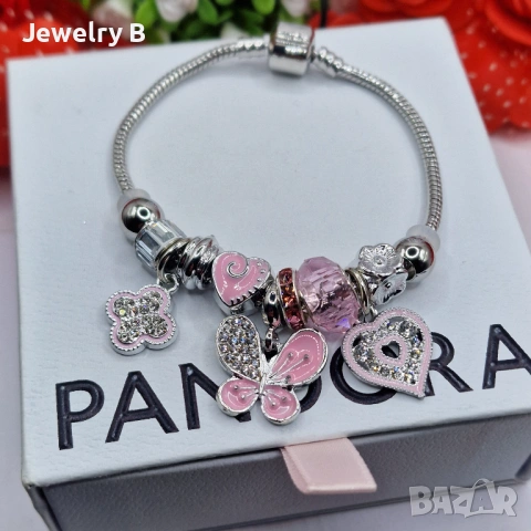 Дамска гривна Pandora стил с розови елементи и висулки