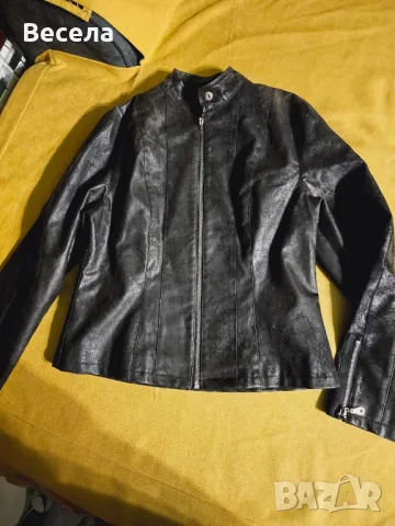 Дамско черно кожено яке