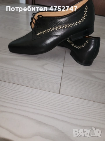 Чисто нови оригинални дамски обувки естествена кожа