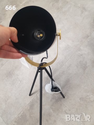 Настолна лампа, снимка 3 - Настолни лампи - 42600921