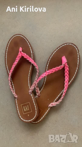 Кожени чехли GAP Номер 39, снимка 2 - Чехли - 51238066