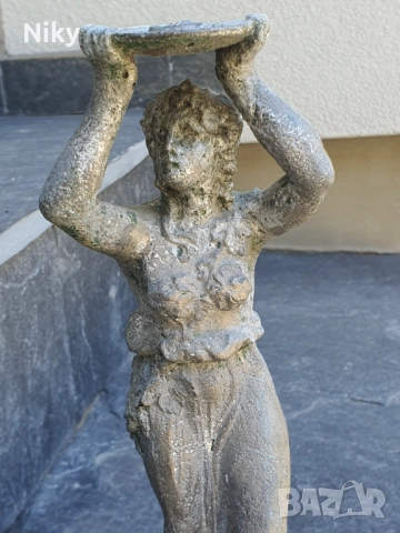 Статуетка , снимка 2 - Антикварни и старинни предмети - 51640646