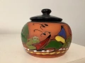 Керамичен буркан с капак ръчно рисувани произведено в Мексико 1960 години отличен състояние, снимка 1