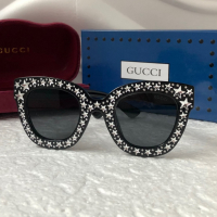 Gucci дамски слънчеви очила с камъни тип котка, снимка 6 - Слънчеви и диоптрични очила - 36172378