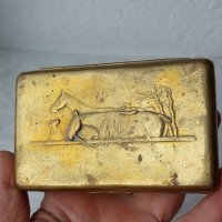 Стара  месингова табакера с кон, коне, снимка 2 - Антикварни и старинни предмети - 42511068