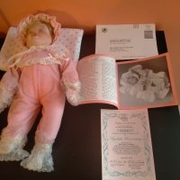 Колекционерска Порцеланова кукла Elizabeth Homecoming Kathy Barry-Hippensteel for Knowles 1989, снимка 7 - Колекции - 42621104