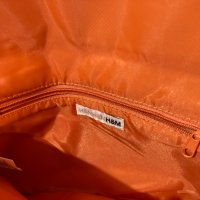 Дамска чанта H&M оранжева / Чанта клъч H&M/ оранжева чантичка H&M, еко кожа, златиста закопчалка, снимка 6 - Чанти - 38899896