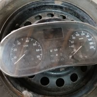 Скоростомер Dacia Sandero , снимка 1 - Части - 41895596