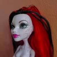 Колекционерска кукла Monster High Operetta Daughter of the Phantom Mattel 2011 205 4HF1, снимка 5 - Колекции - 44463234