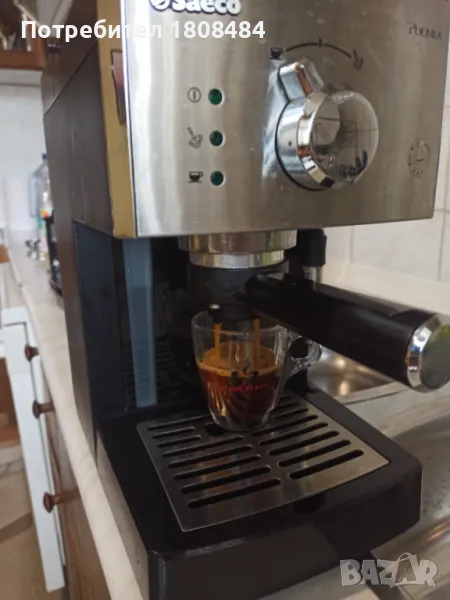 Кафе машина Саеко поемия с ръкохватка крема диск работи перфектно и прави супер кафе с каймак , снимка 1
