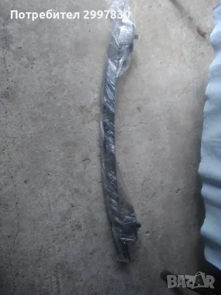 Продавам задна греда под бронята за голф4 , снимка 1