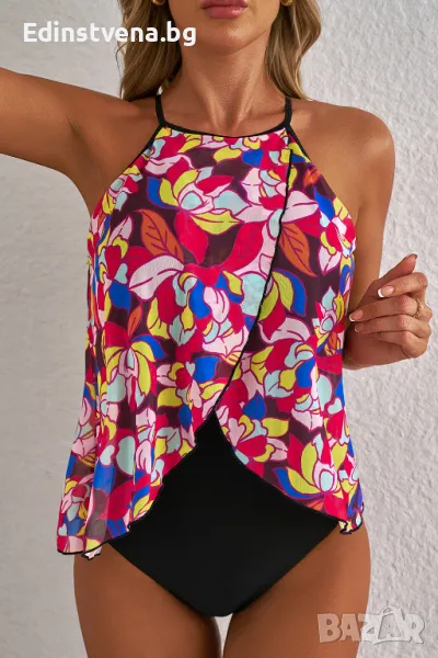 Дамски цял бански с ефектен гръб и цветен принт, снимка 1