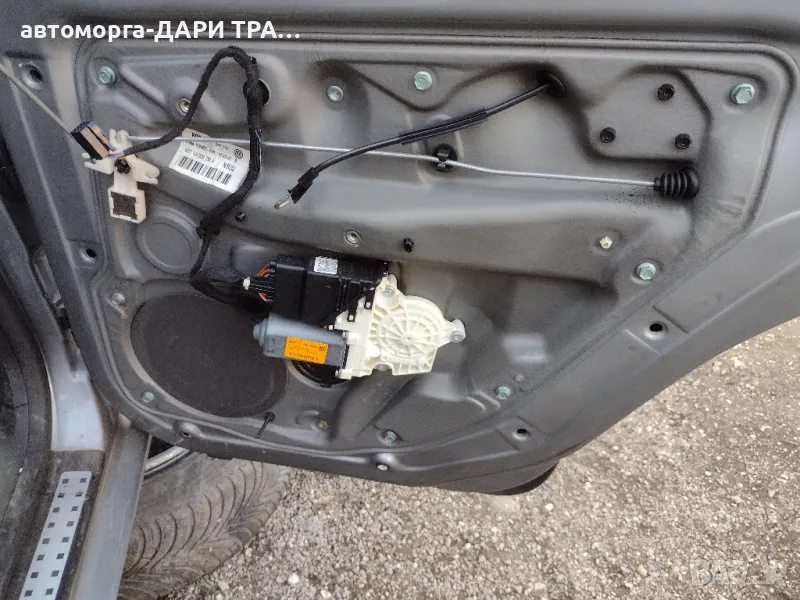 Стъкло-повдигач за Фолксваген Голф 4/Бора заден десен(пасажерска)страна, снимка 1