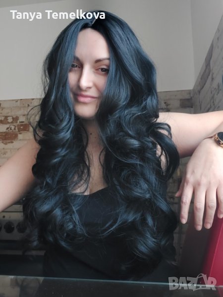 Черна перука на леки къдрици без бретон, снимка 1