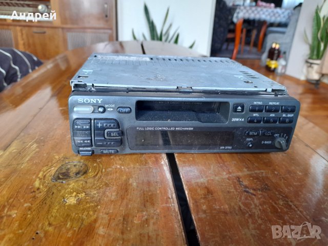 Стар автомобилен радиокасетофон Sony , снимка 1 - Антикварни и старинни предмети - 35825776