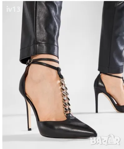 Обувки на висок ток Guess 