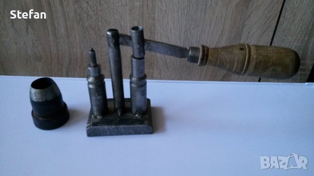 Стара машинка за ловни патрони