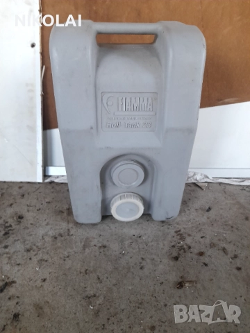 Продавам съд за мръсна вода. 