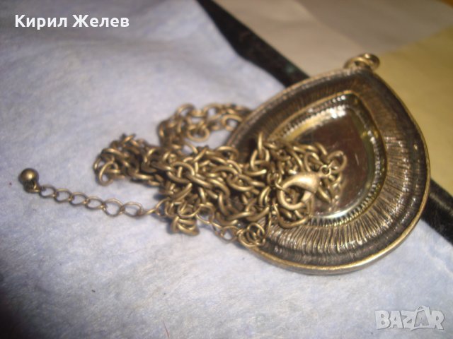 СТАРО ВИНТИДЖ КОЛИЕ с РЕТРО МЕДАЛЬОН БРОНЗ и ФАСЕТИРАН БОХЕМСКИ КРИСТАЛ с ОГЛЕДАЛЦЕ на ГЪРБА 23414, снимка 10 - Колиета, медальони, синджири - 35996900