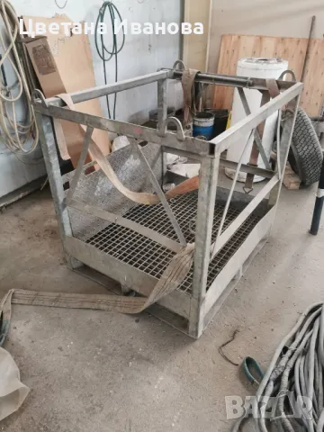 Метален палет за бутилки 