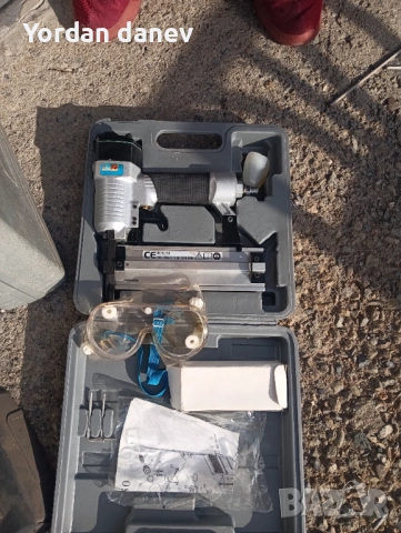 Пневматичен такер, снимка 4 - Такери - 53021894