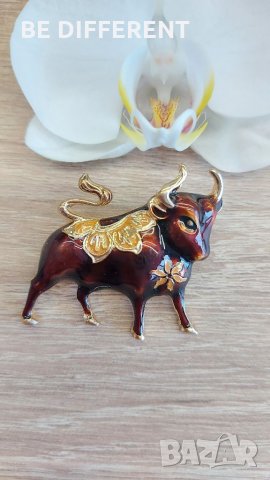 Брошка бик 