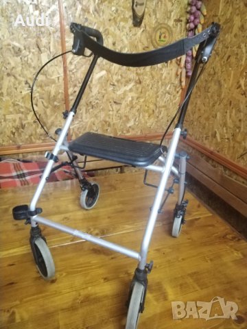 Сгъваема проходилка ролатор за възрастни, оперирани, трудно подвижни хора.