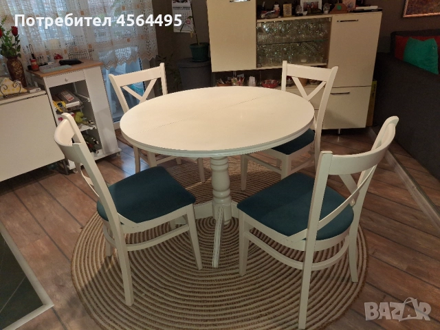 Продава комплект трапезна маса с четири стола 