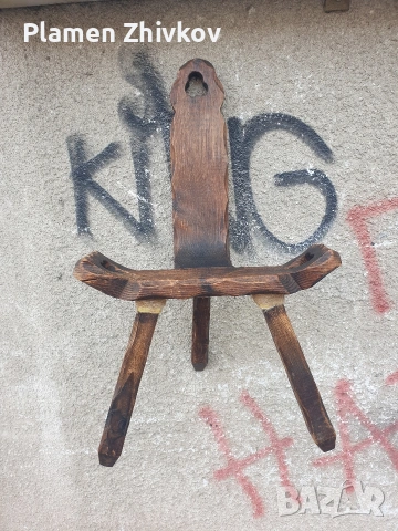 Трикрако дървено столче Много красива майсторска изработка .